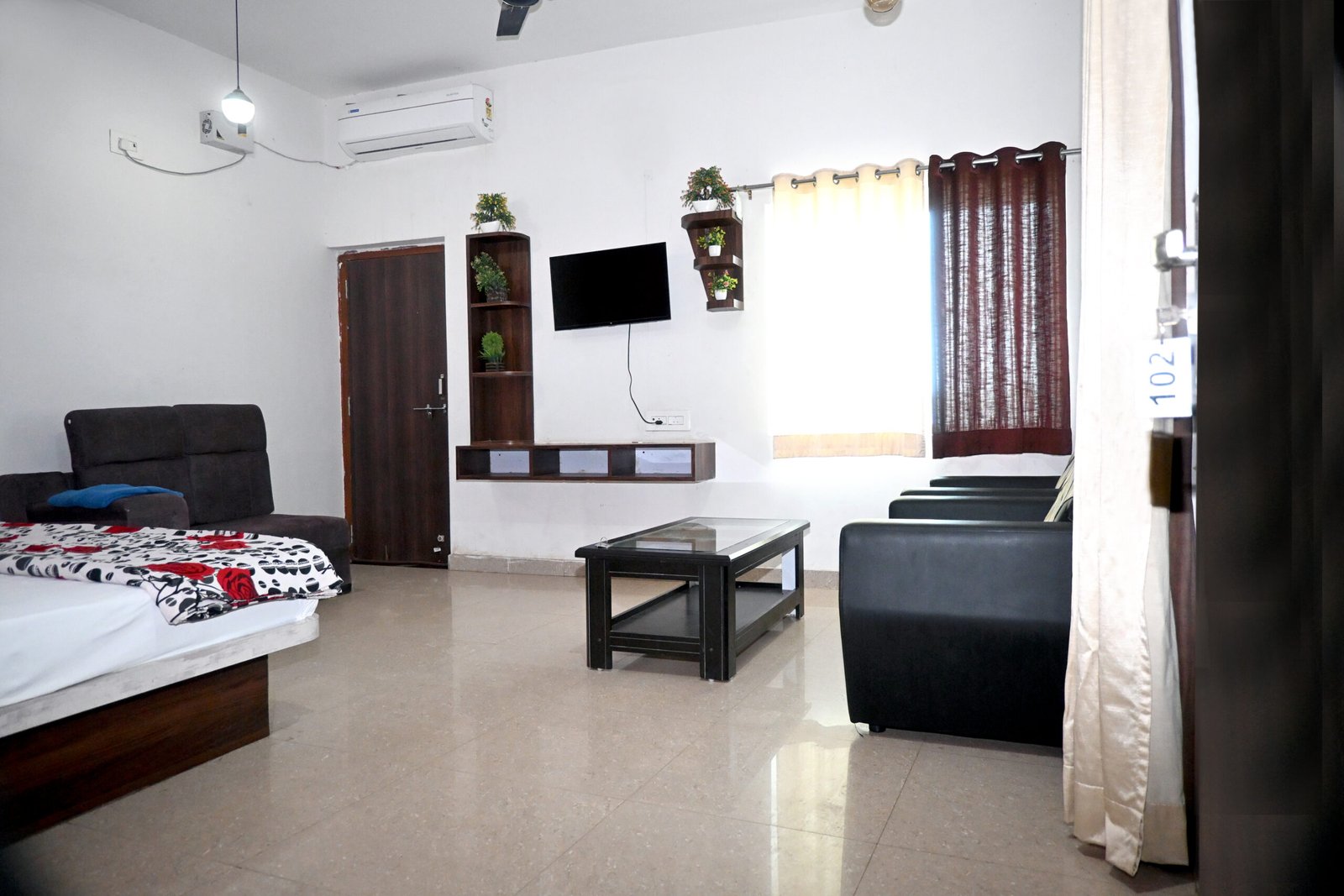 DSC_room 102 1.JPG (1)