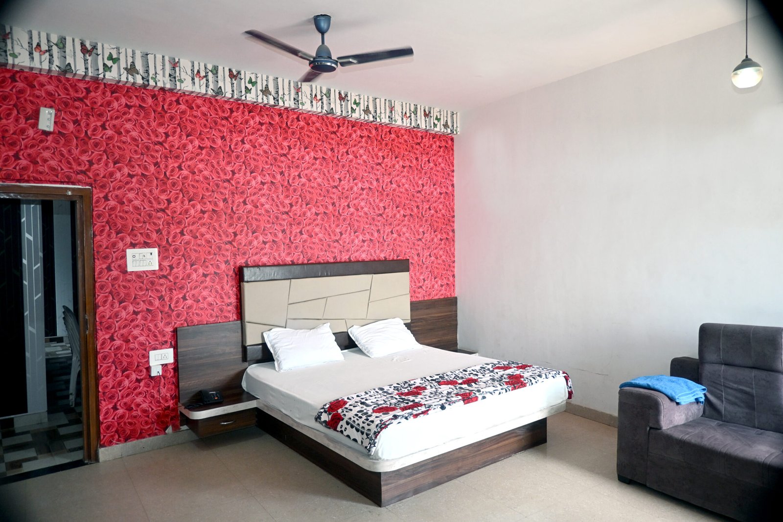 DSC_room 102.JPG (1)