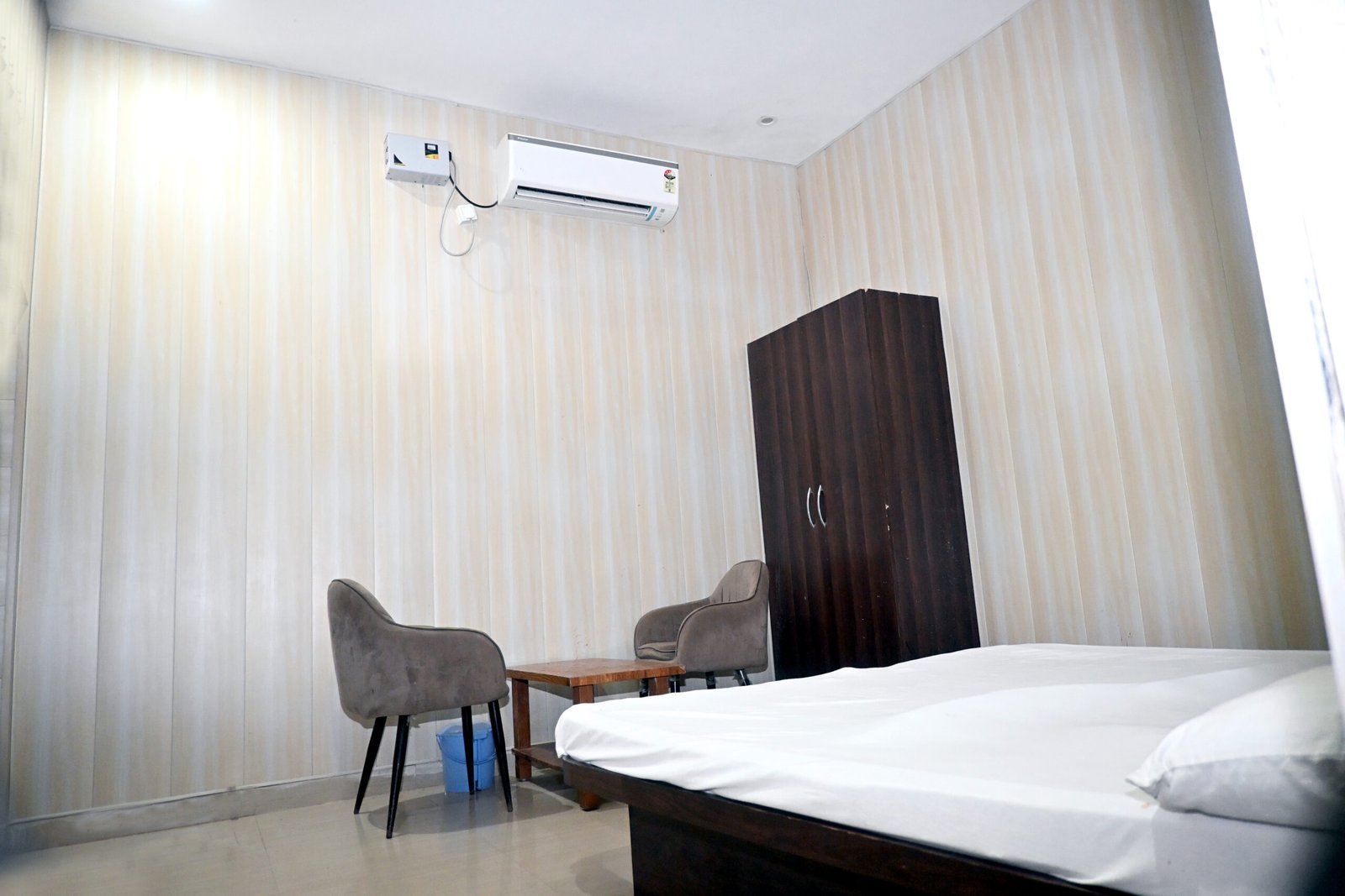 DSC_room 106.JPG (1)